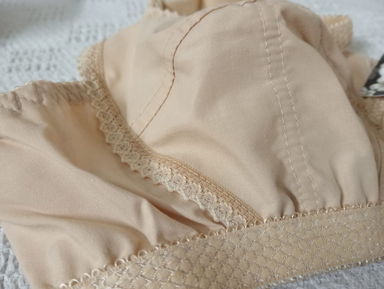 Ladies cotton bra with little embroidery