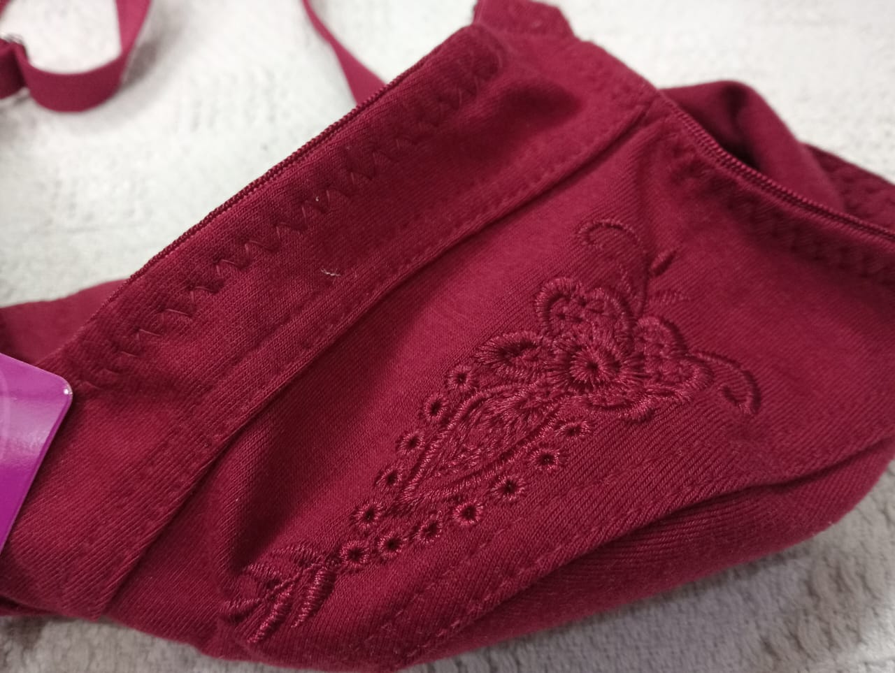 Ladies underwire bra.ladies bra with little embroidery.