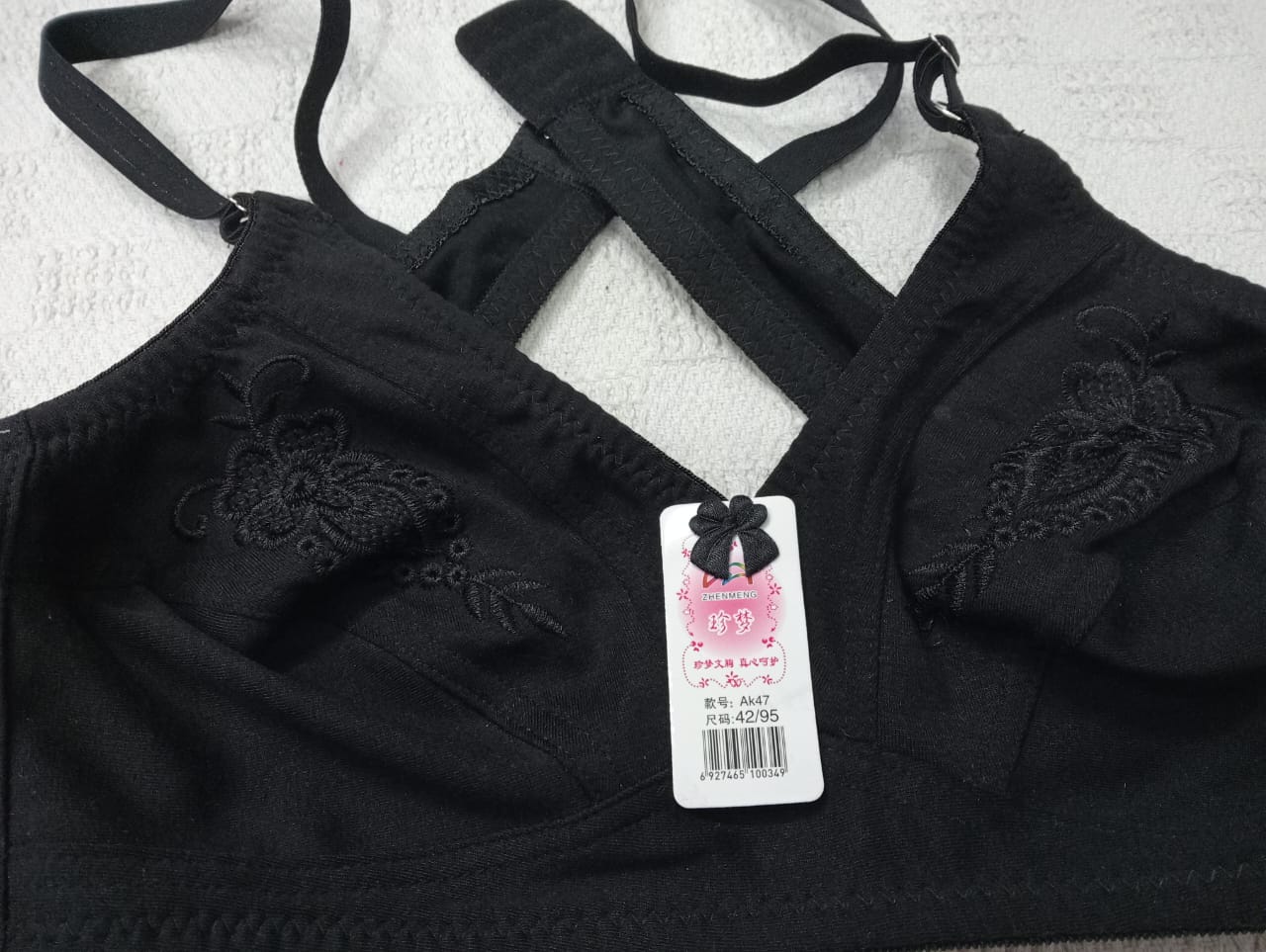 Ladies  underwire bra.ladies bra with little embroidery.
